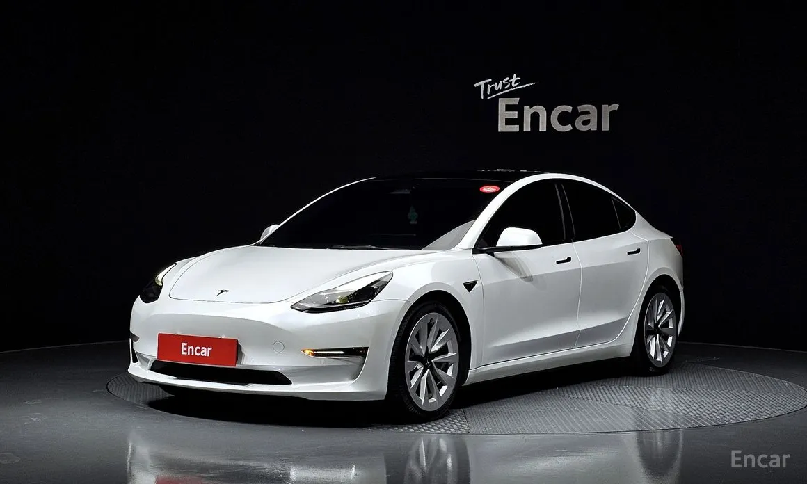 Фото 1 - Tesla Model 3