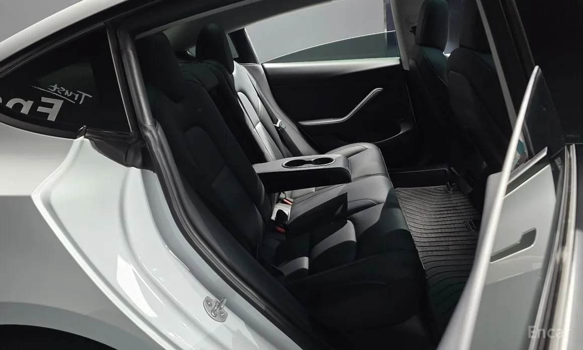 Фото 12 - Tesla Model 3