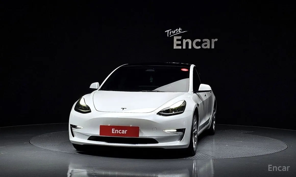 Фото 3 - Tesla Model 3