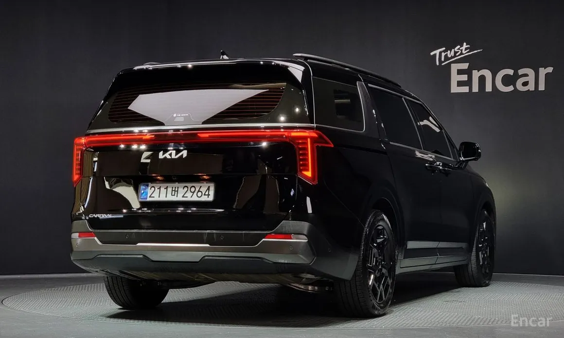 Фото 2 - Kia Carnival