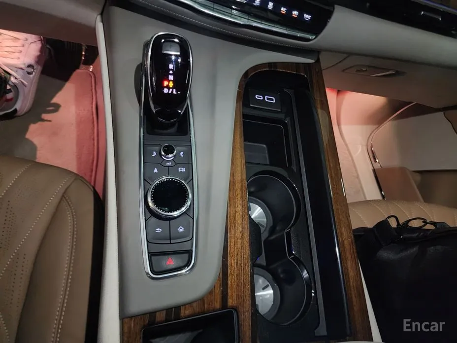 Фото 9 - Cadillac Escalade