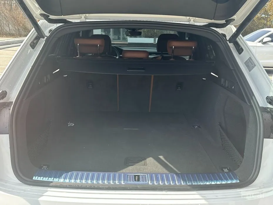 Фото 15 - Audi Q8 e-tron