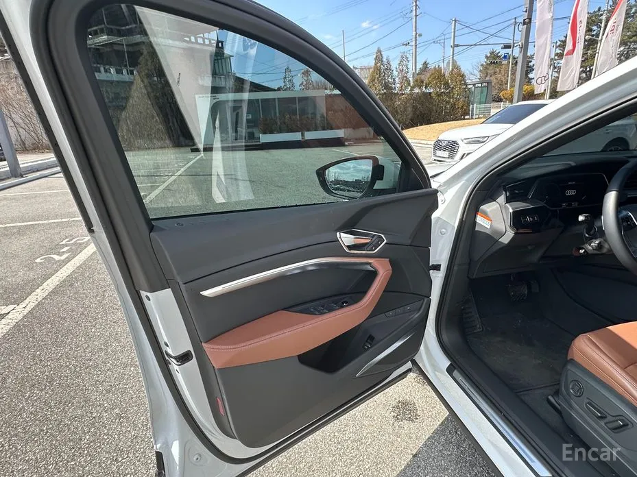 Фото 17 - Audi Q8 e-tron