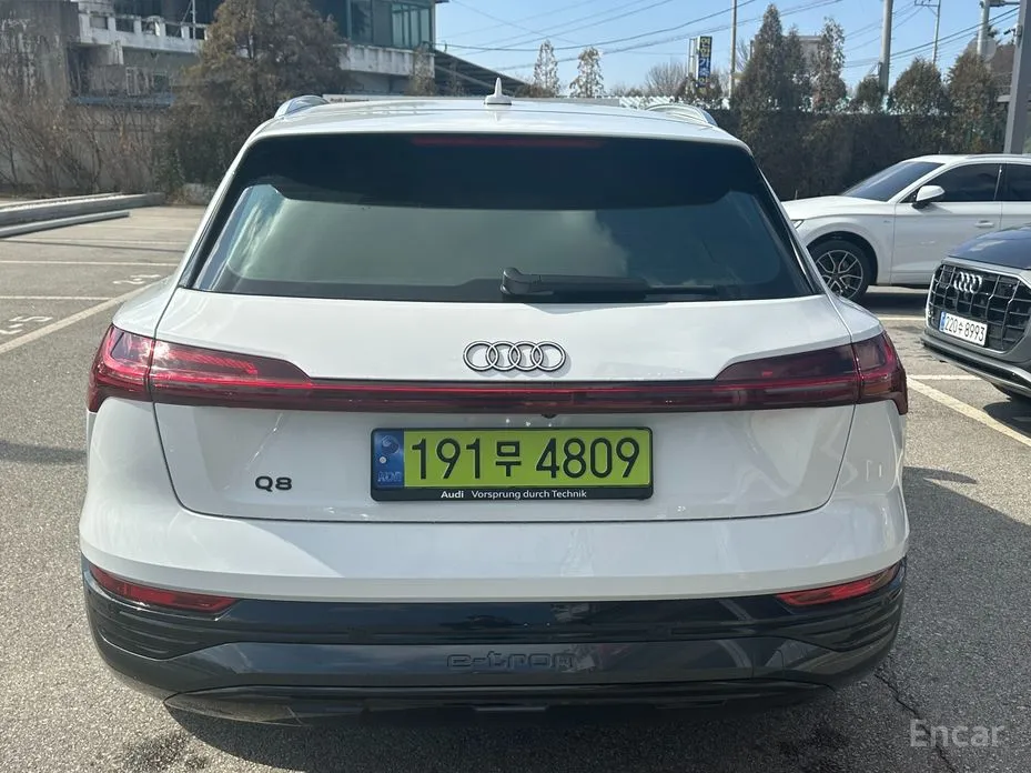 Фото 4 - Audi Q8 e-tron