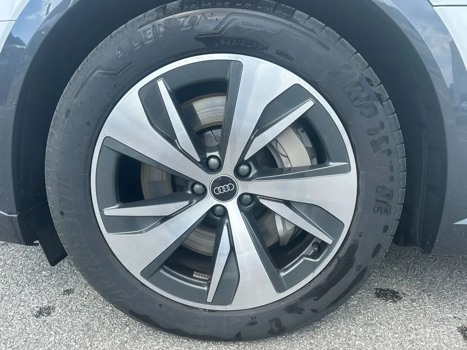 Фото 5 - Audi Q8 e-tron