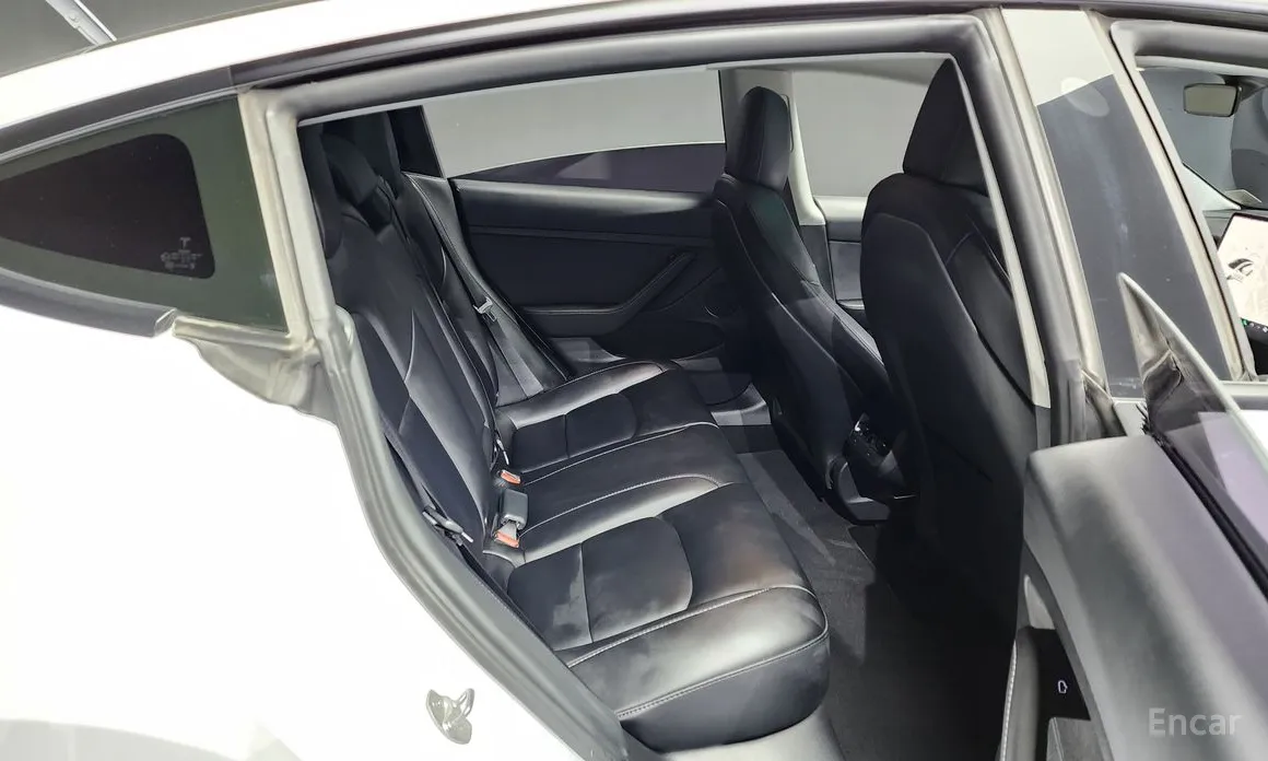 Фото 12 - Tesla Model 3