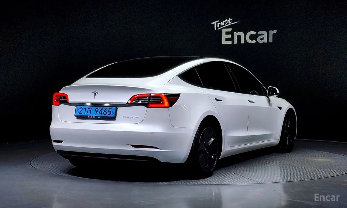 Фото 2 - Tesla Model 3