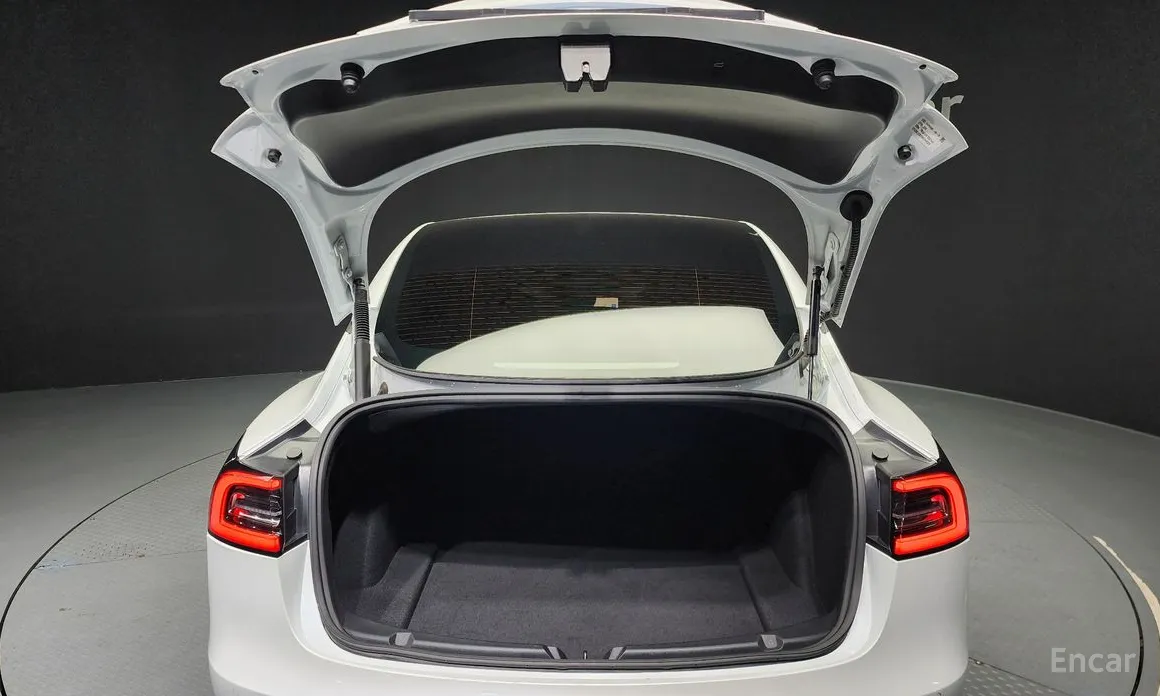 Фото 20 - Tesla Model 3