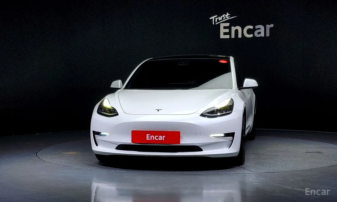 Фото 3 - Tesla Model 3