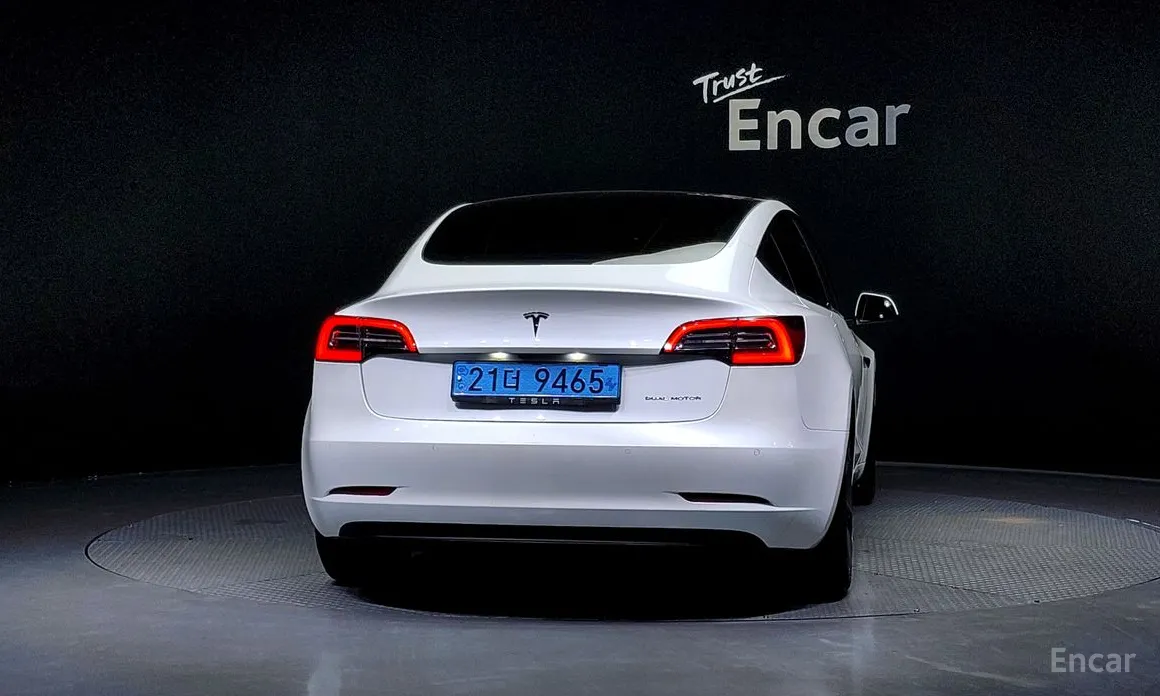 Фото 4 - Tesla Model 3