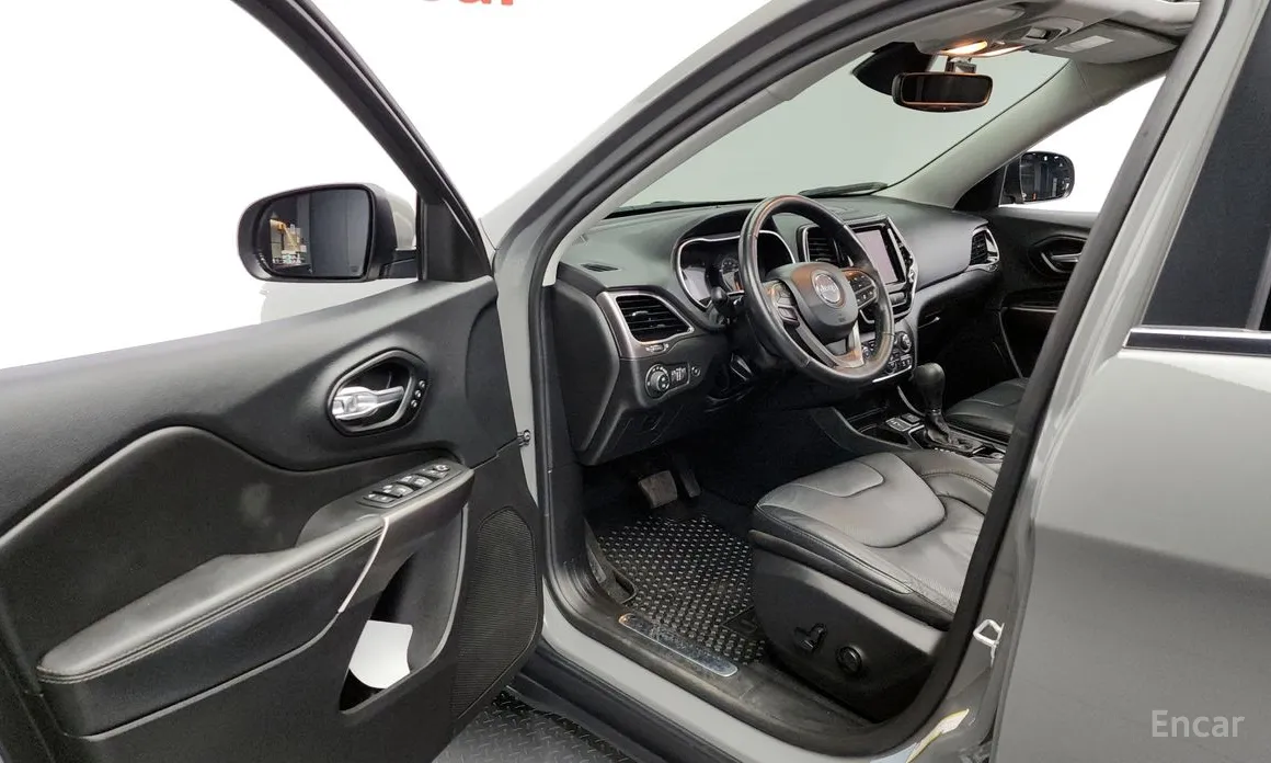 Фото 10 - Jeep Cherokee