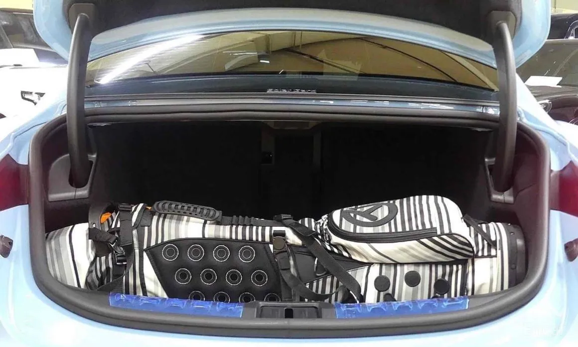 Фото 10 - Porsche Taycan