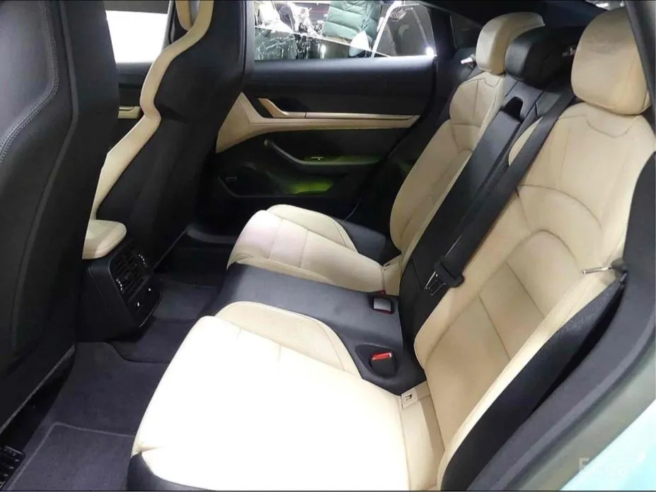 Фото 17 - Porsche Taycan