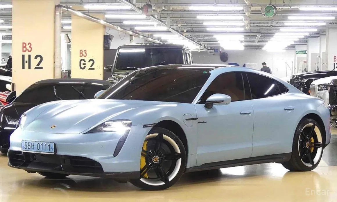 Фото 2 - Porsche Taycan