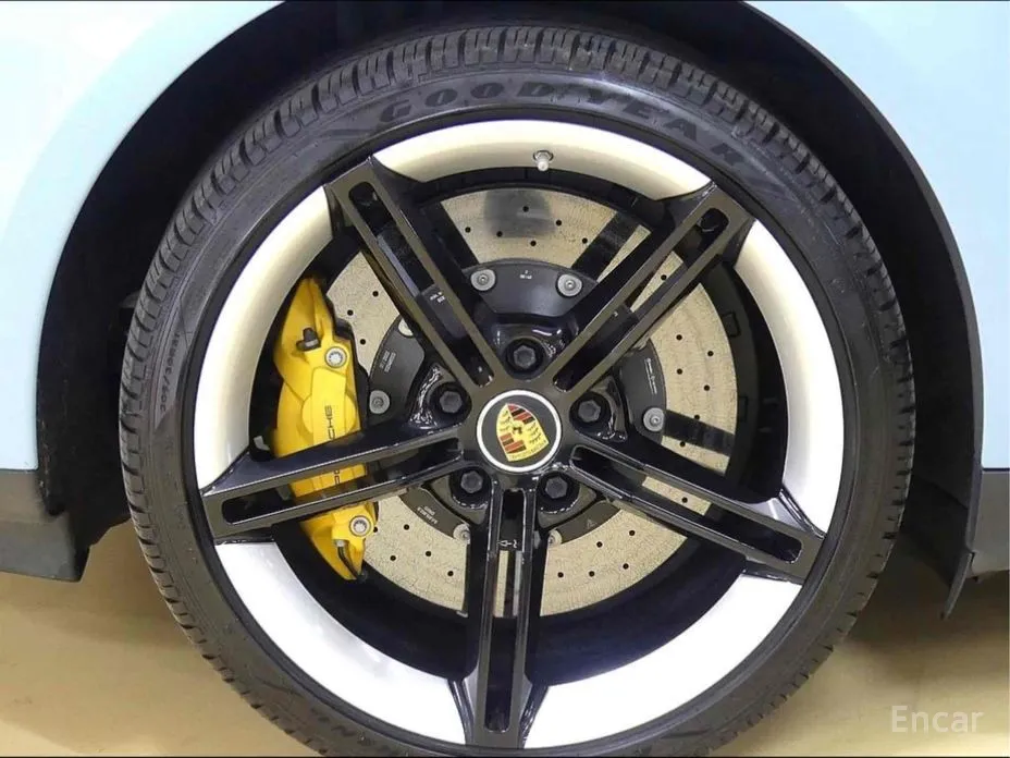 Фото 4 - Porsche Taycan