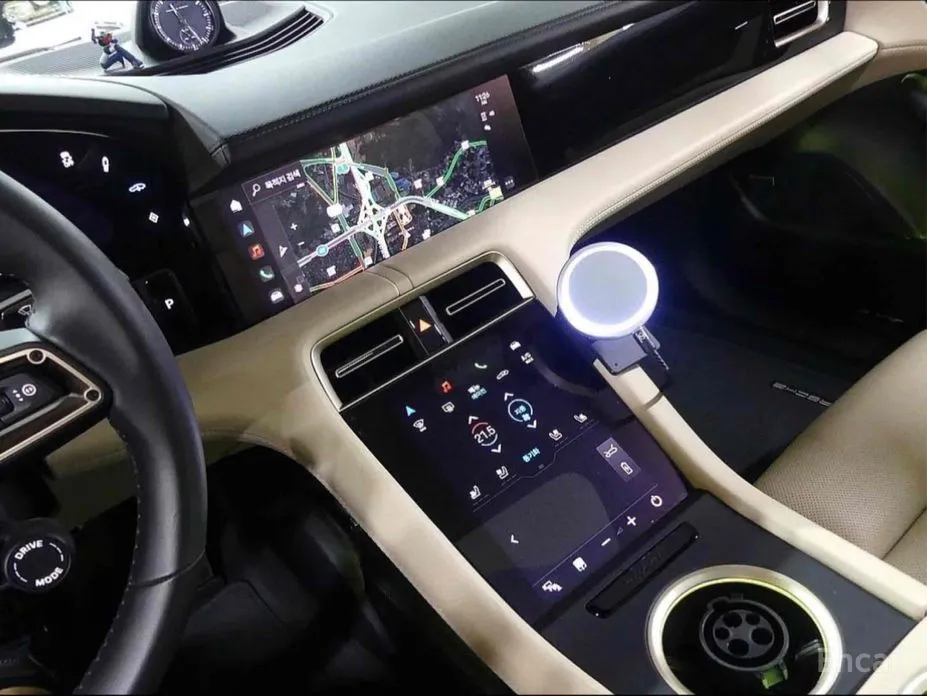 Фото 7 - Porsche Taycan