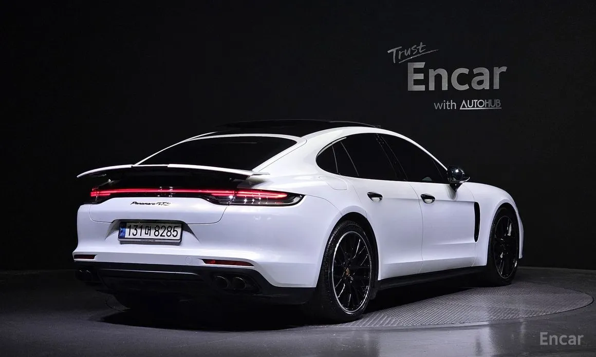 Фото 2 - Porsche Panamera