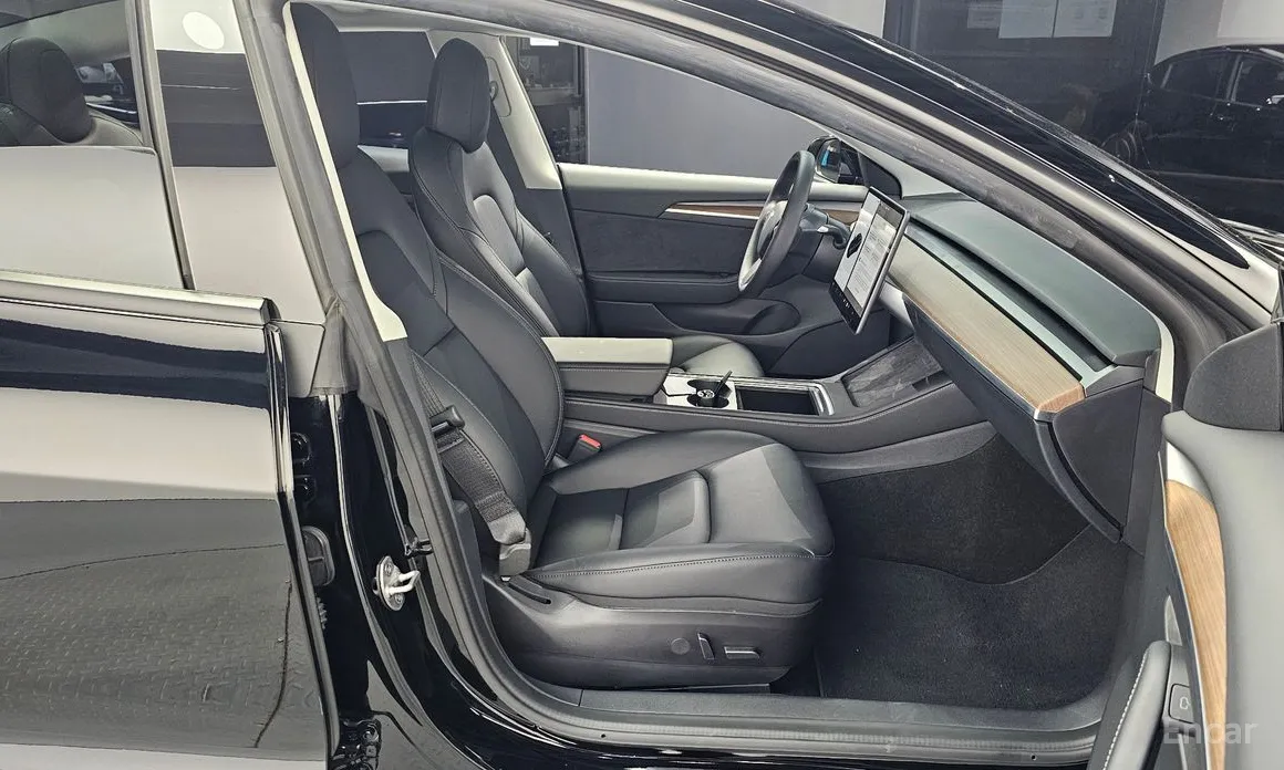 Фото 12 - Tesla Model 3