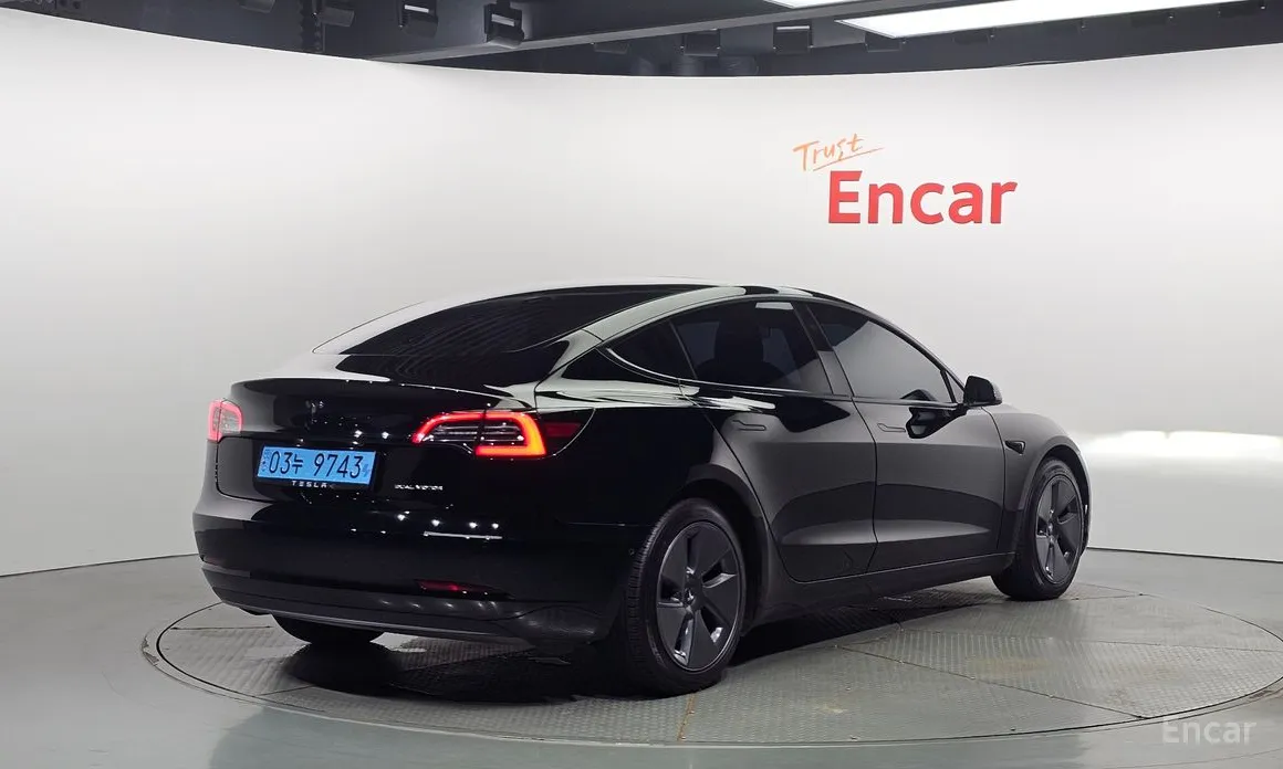 Фото 2 - Tesla Model 3