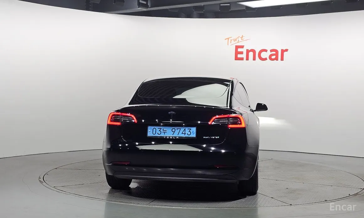 Фото 4 - Tesla Model 3