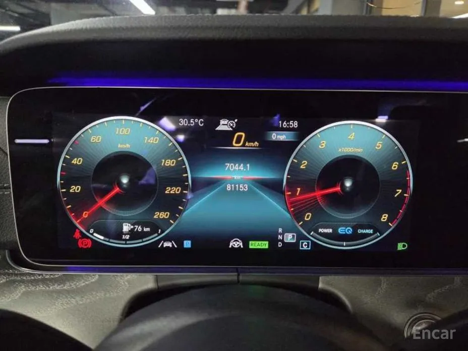 Фото 14 - Mercedes-Benz E-Class