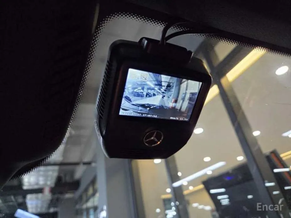 Фото 19 - Mercedes-Benz E-Class