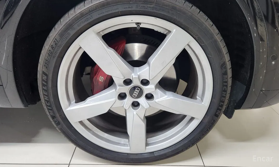 Фото 19 - Audi SQ5