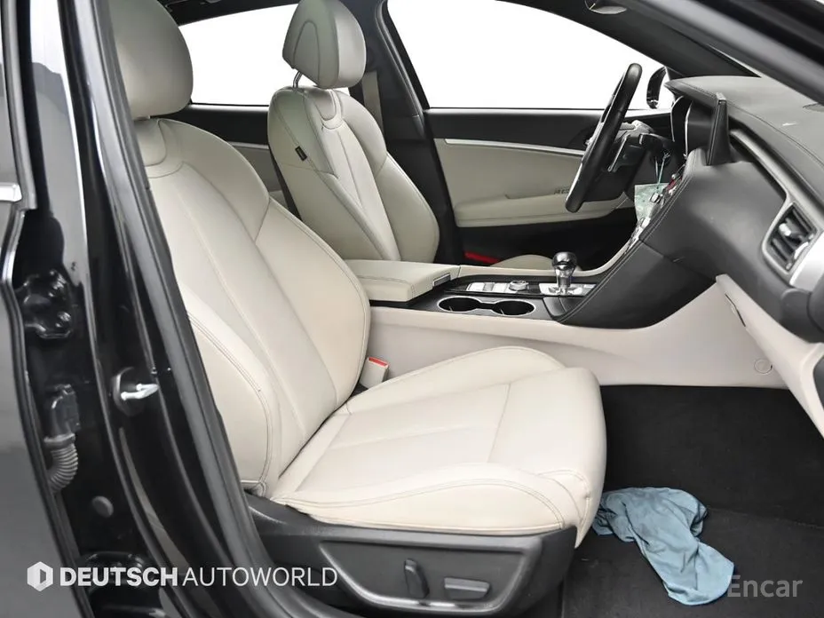 Фото 10 - Genesis G70