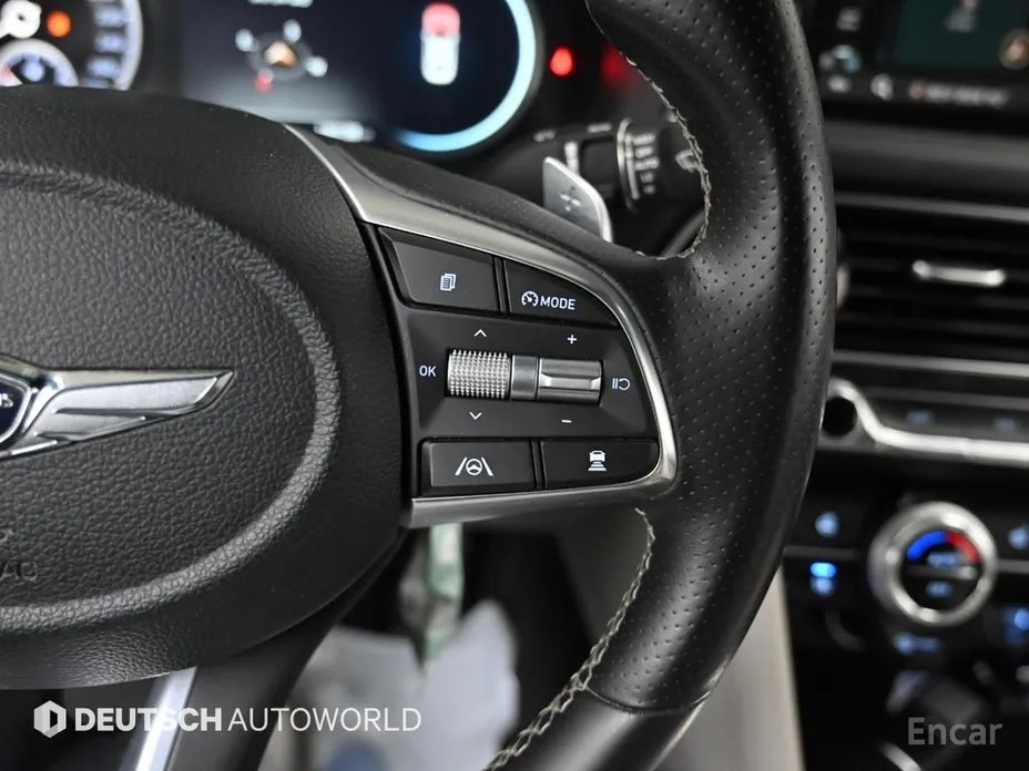 Фото 16 - Genesis G70