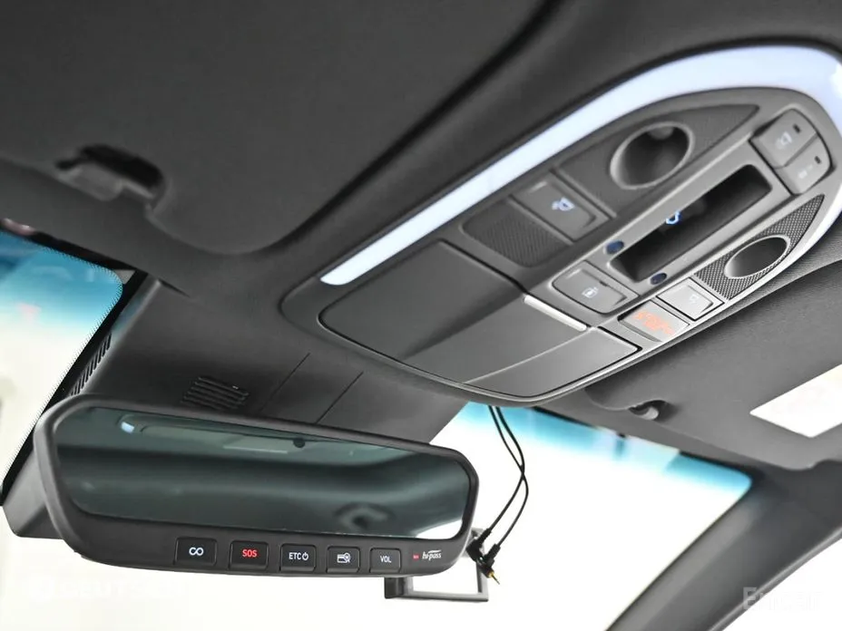 Фото 18 - Genesis G70