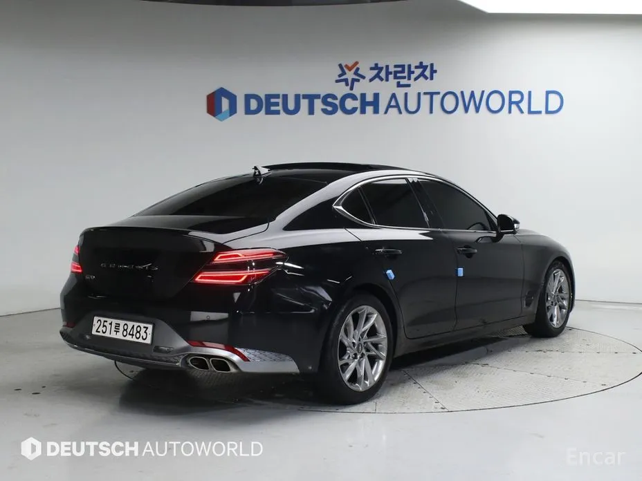 Фото 2 - Genesis G70