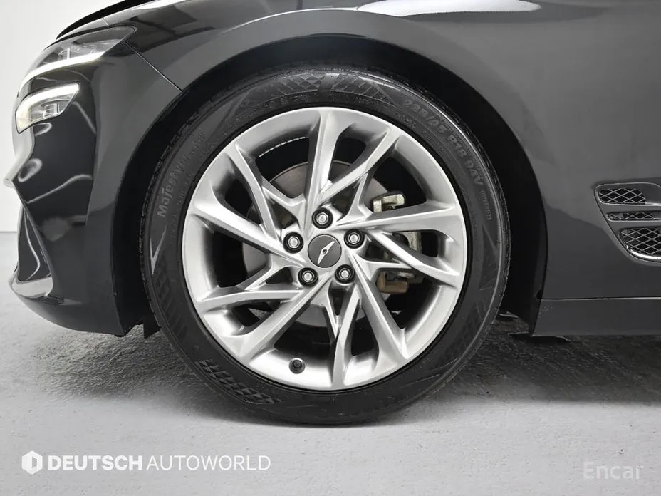 Фото 5 - Genesis G70