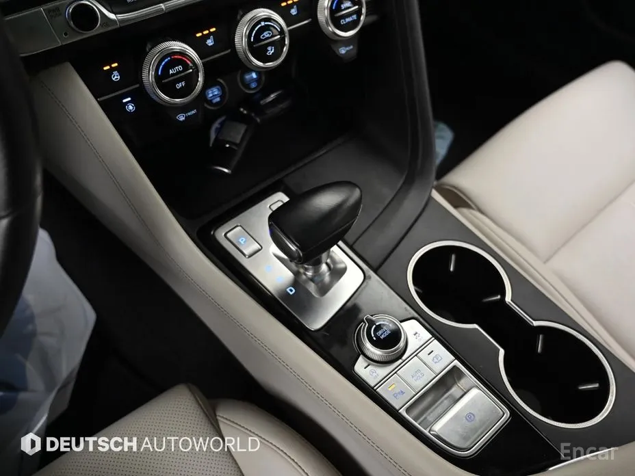 Фото 9 - Genesis G70