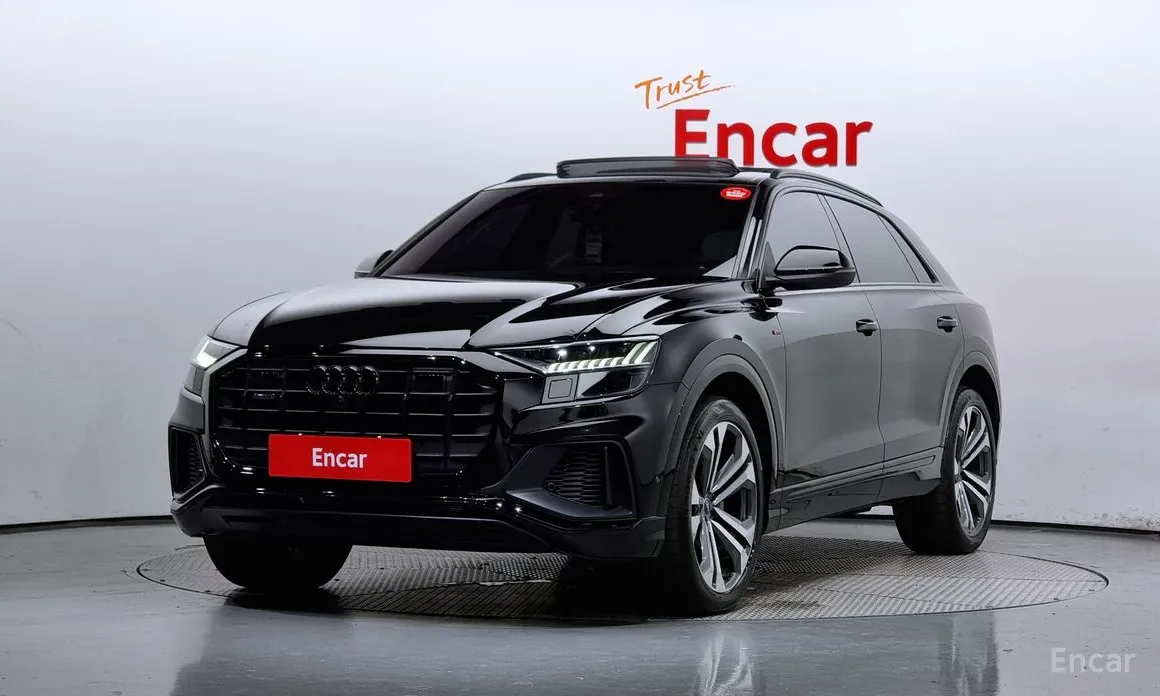 Фото 1 - Audi Q8