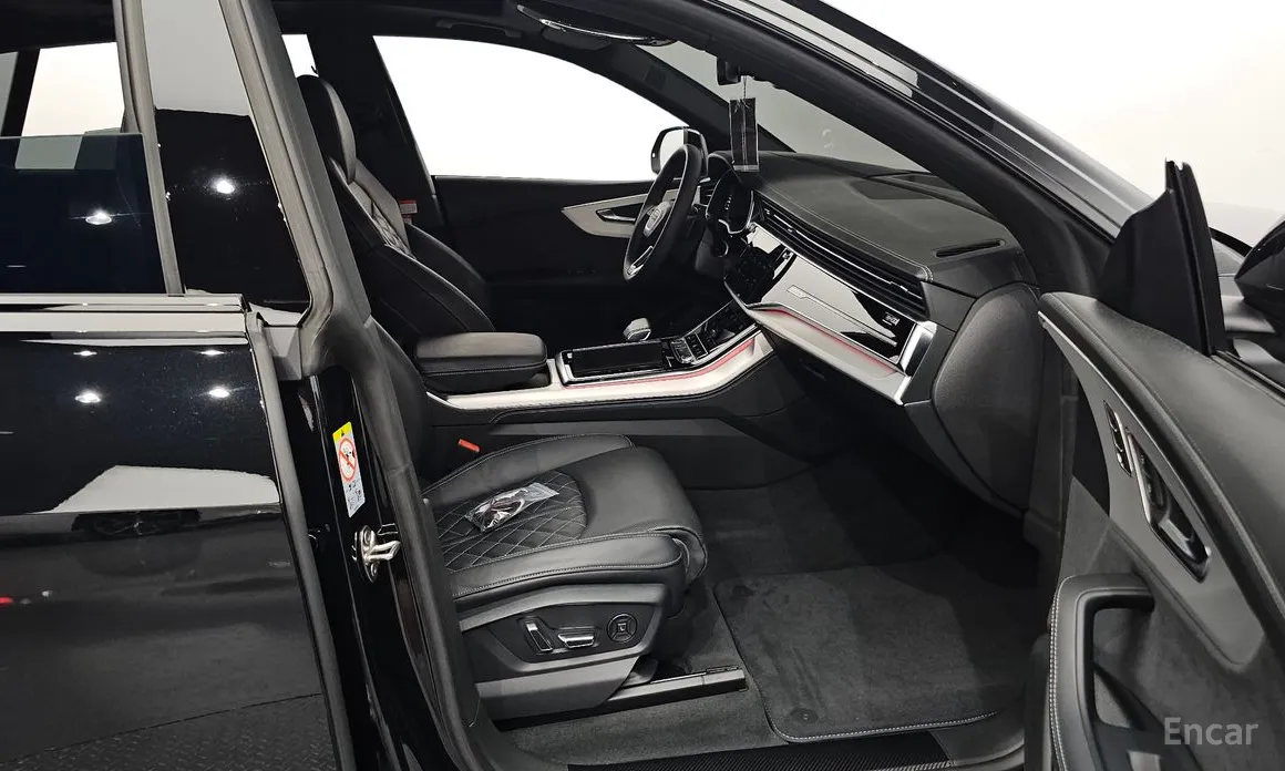 Фото 11 - Audi Q8