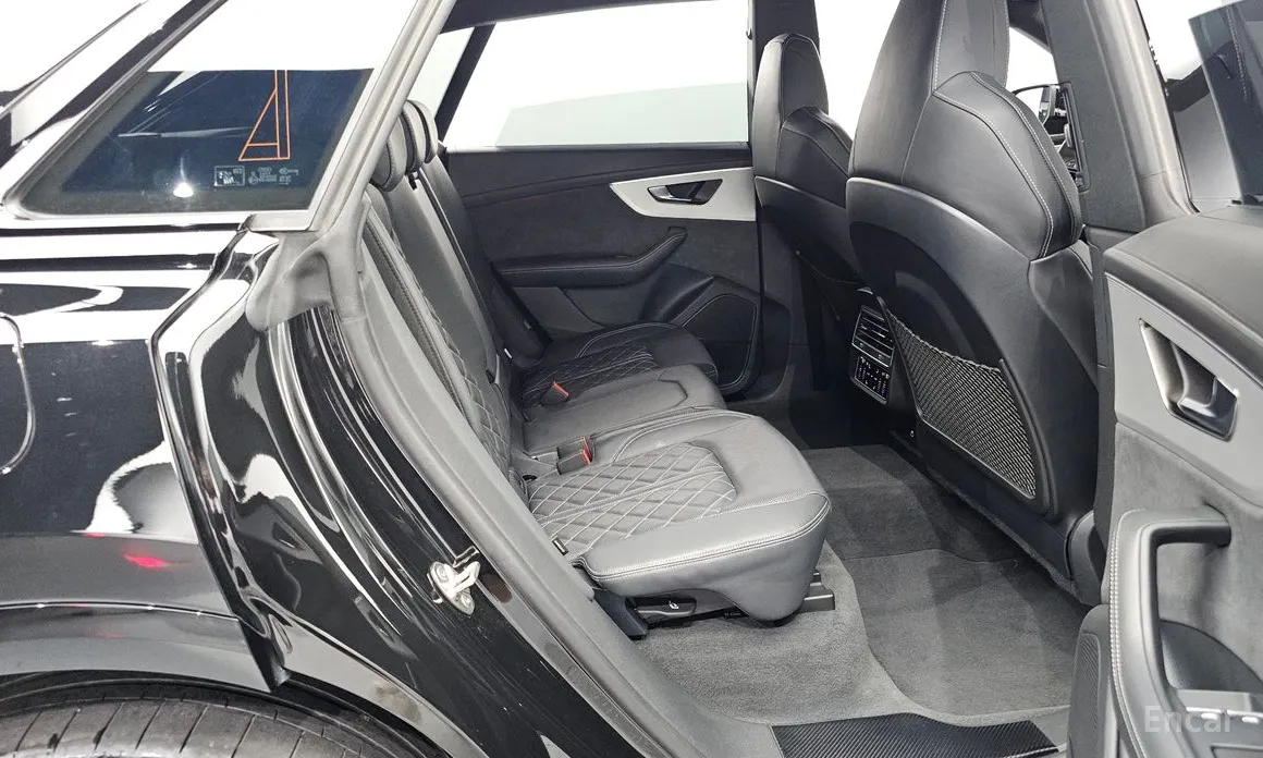 Фото 12 - Audi Q8