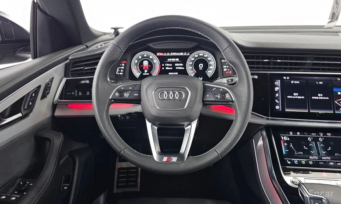 Фото 13 - Audi Q8