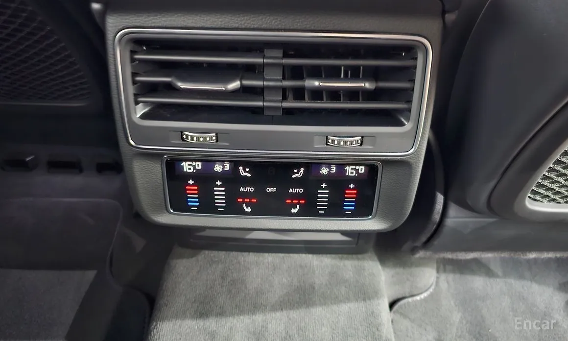 Фото 18 - Audi Q8