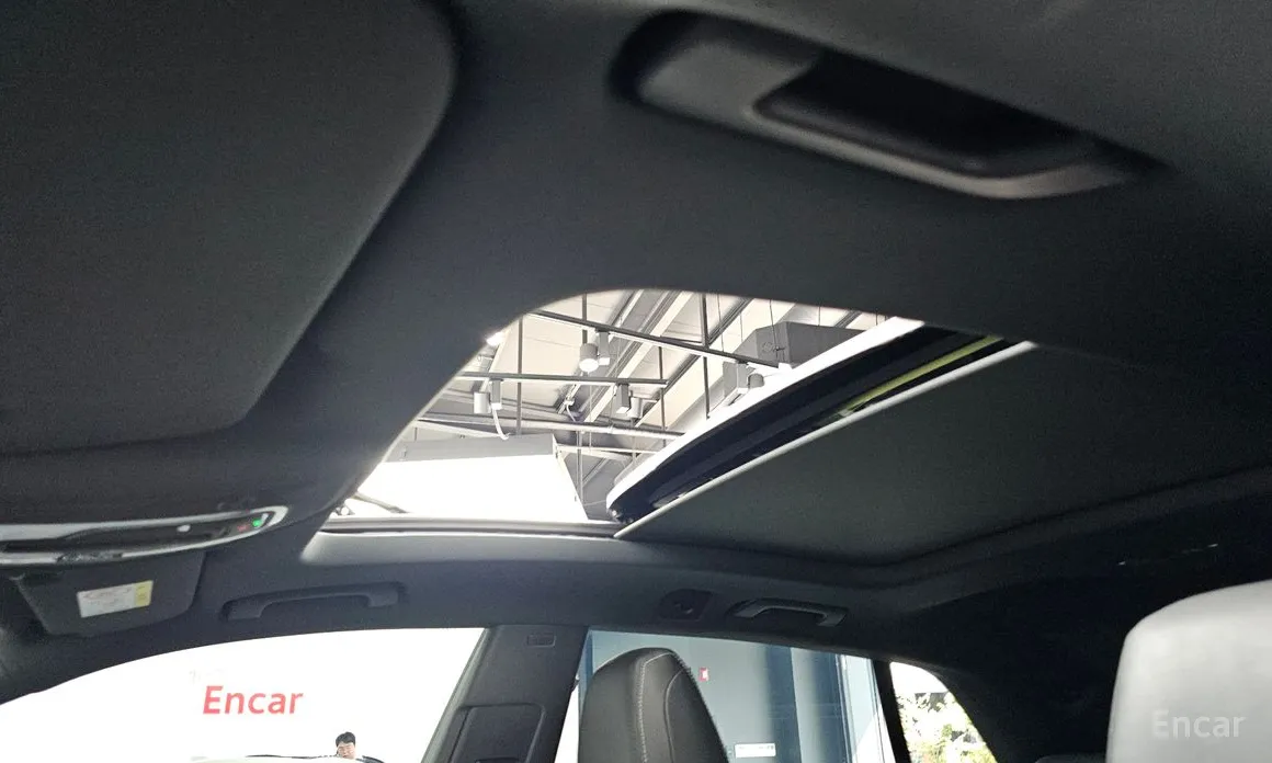 Фото 19 - Audi Q8