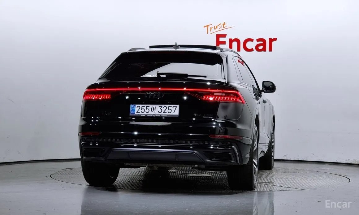 Фото 4 - Audi Q8