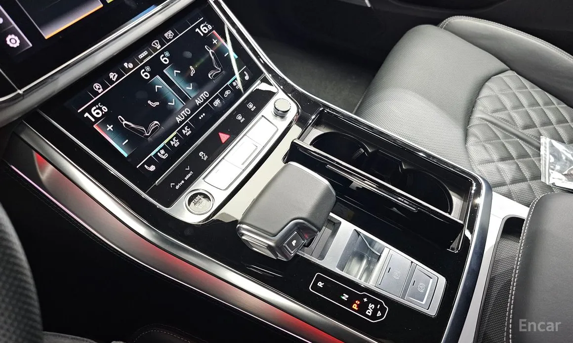 Фото 9 - Audi Q8