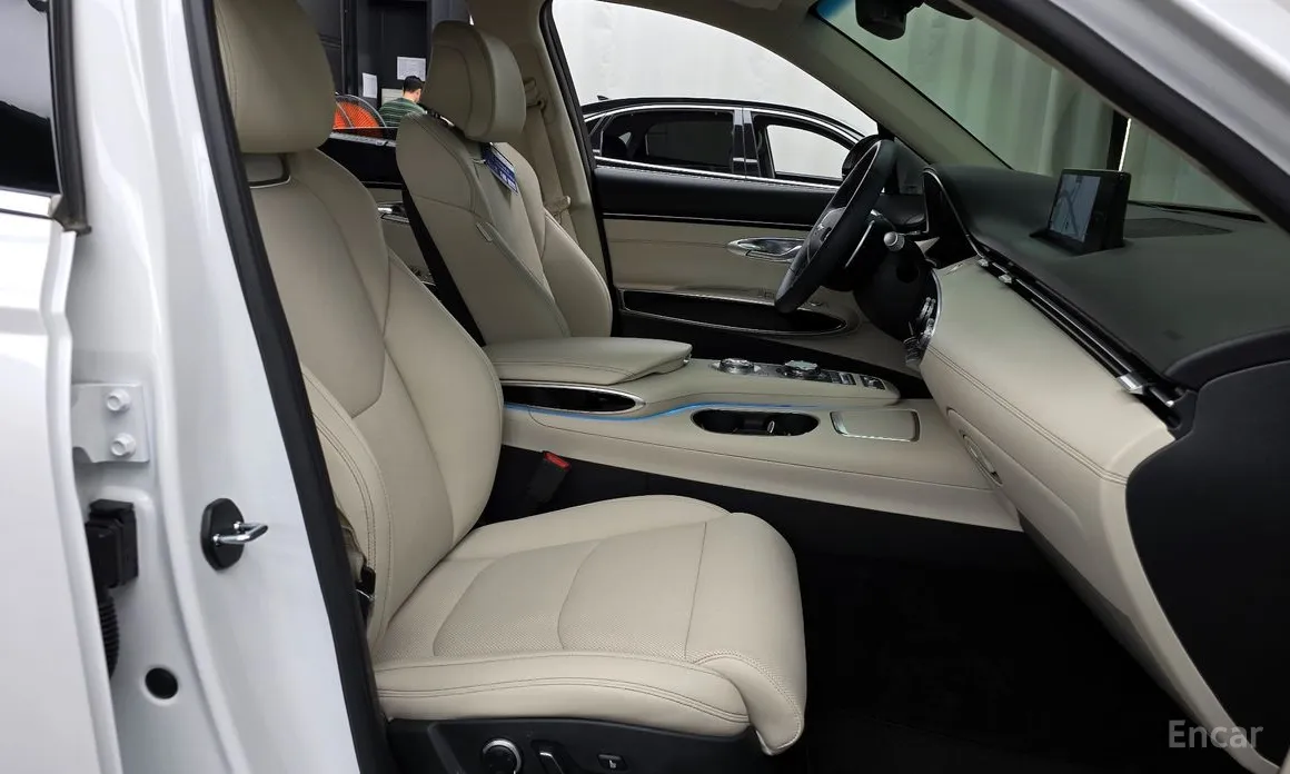 Фото 11 - Genesis GV70