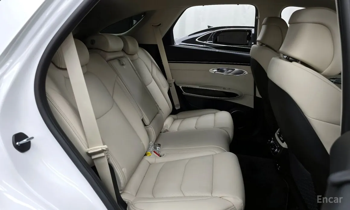 Фото 12 - Genesis GV70