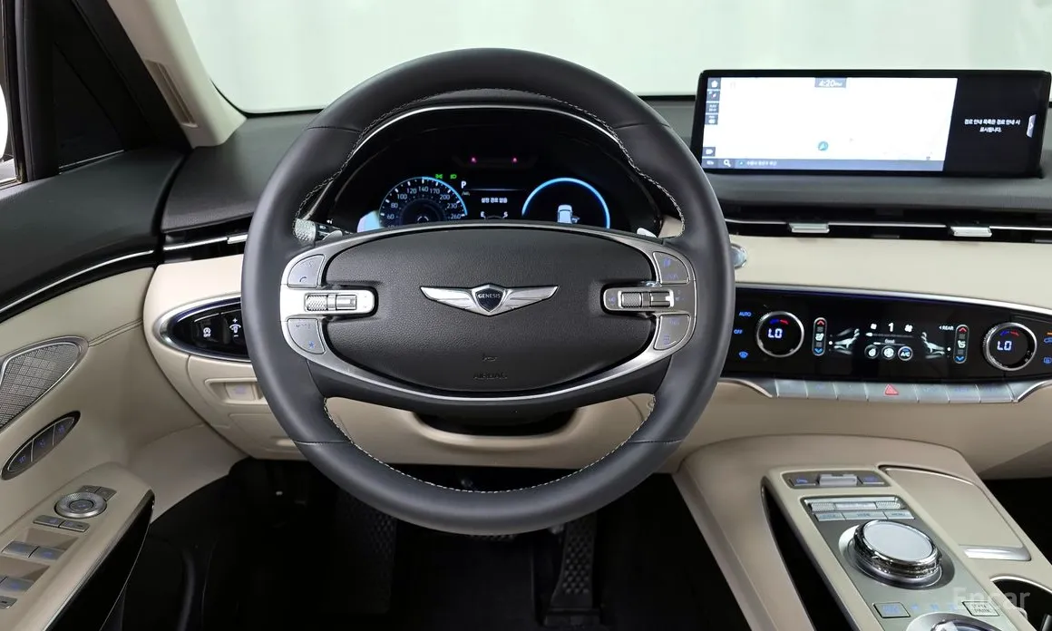 Фото 13 - Genesis GV70