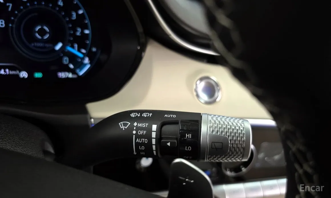 Фото 18 - Genesis GV70