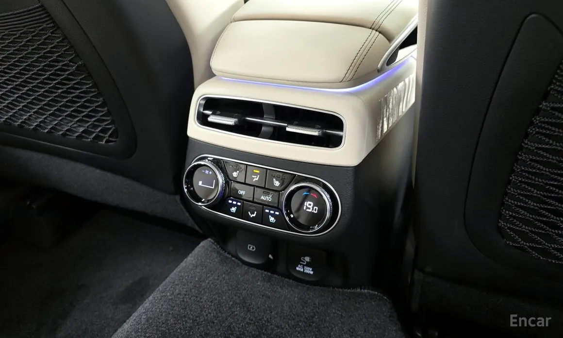 Фото 19 - Genesis GV70