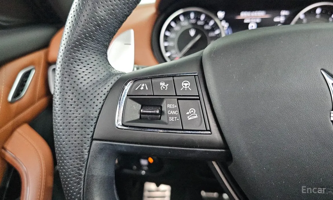 Фото 10 - Maserati Levante