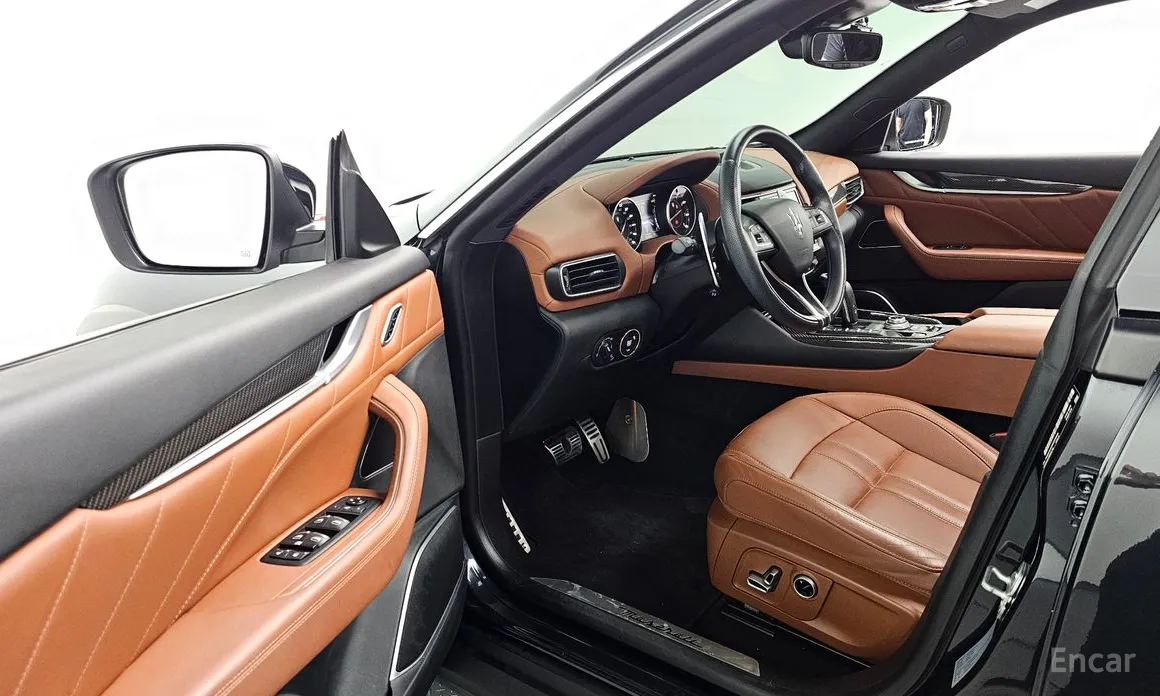 Фото 11 - Maserati Levante