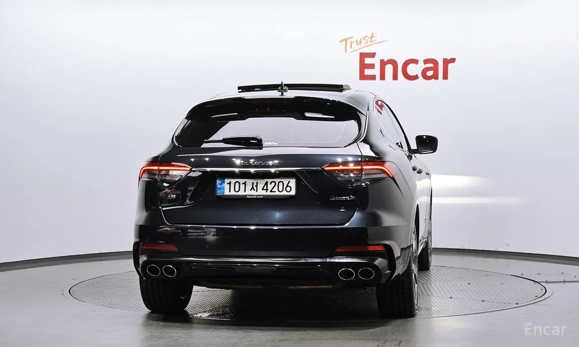 Фото 4 - Maserati Levante