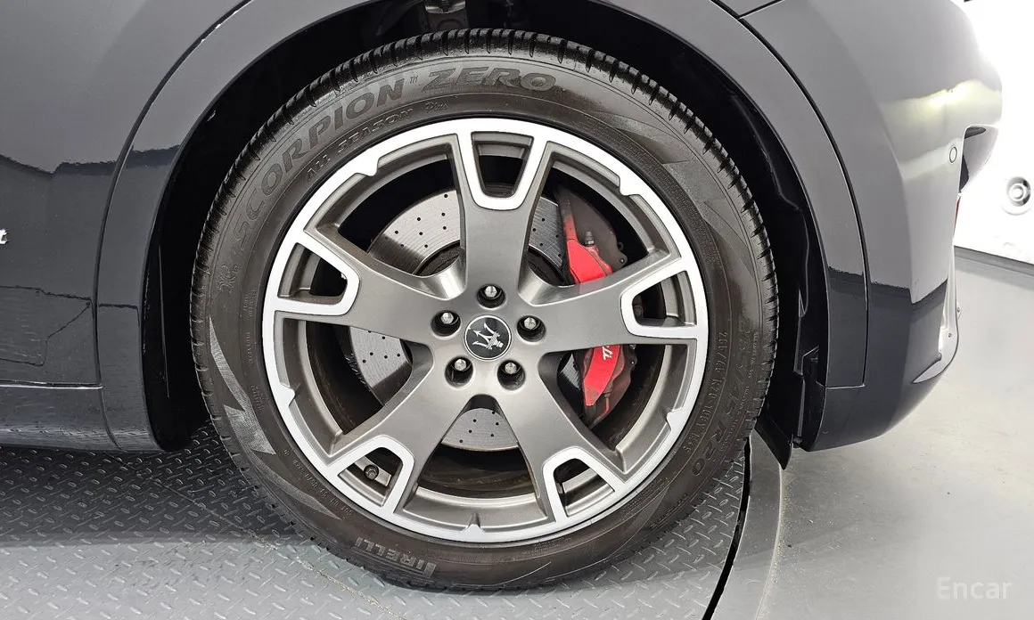 Фото 5 - Maserati Levante